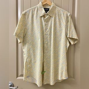 Bonobos Stretch Riviera Short Sleeve Shirt
Shirt Size: L, Shirt Fit: Tailored